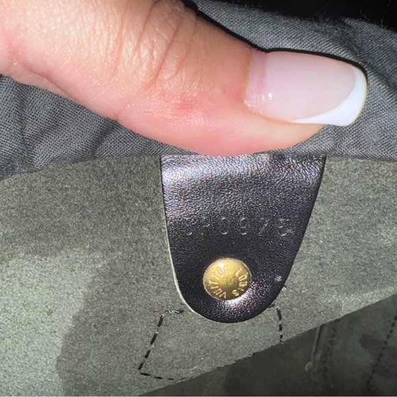 Louis Vuitton Black Epi speedy 25 - Picture 9 of 11